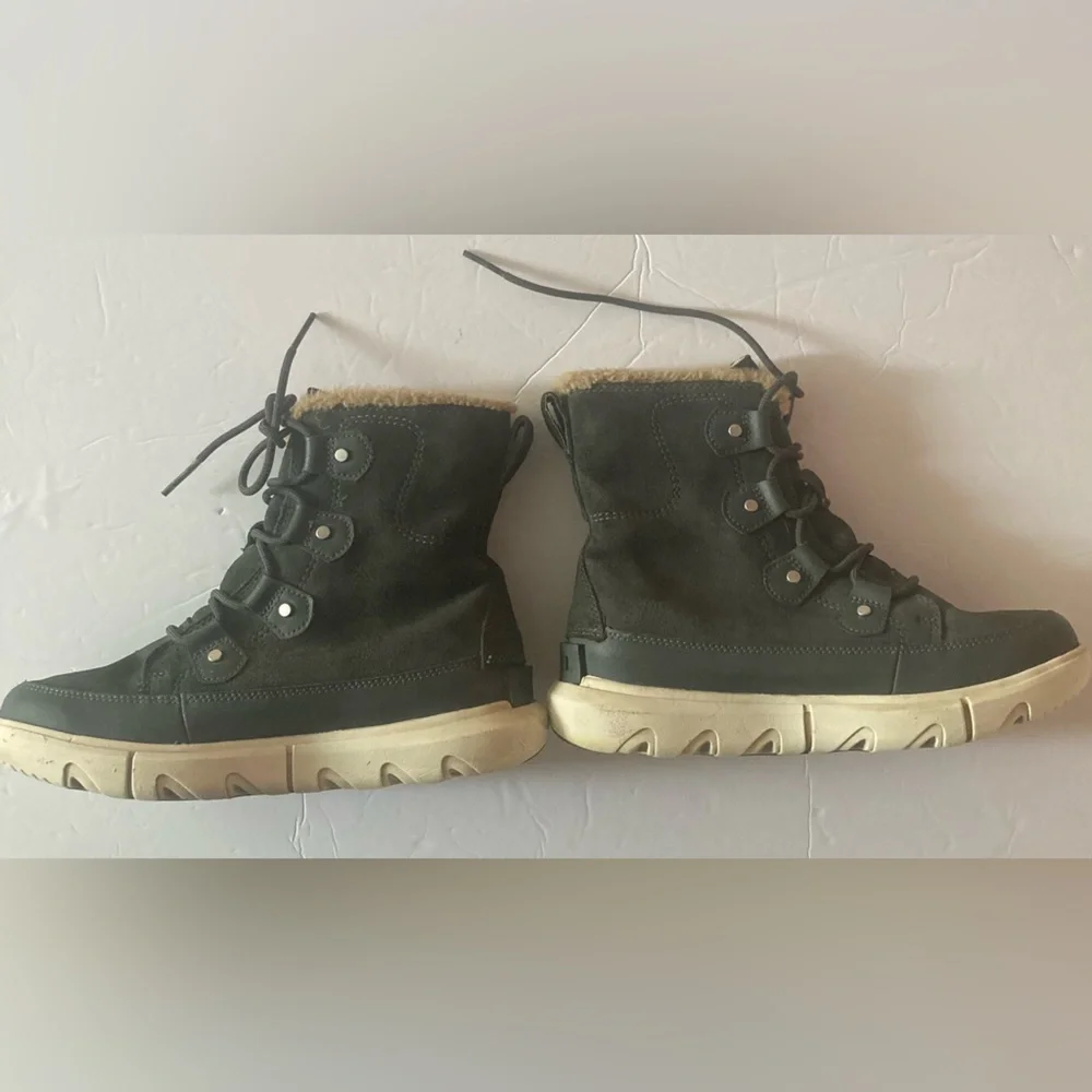 Sorel Womens SZ 7 Dark Gray Winter Boots.Waterproof and Microfleece for warmth